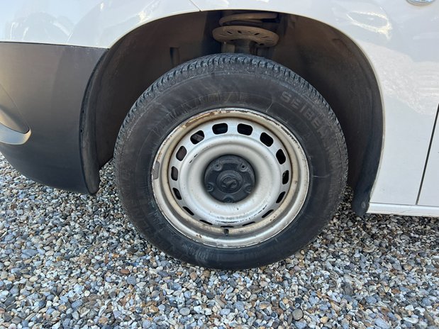 Vauxhall Combo SWB L1H1 Low Roof 2000 Dynamic Air Con EURO 6 NO VAT 13