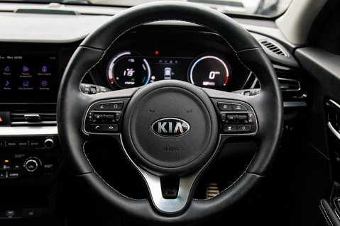 Kia Niro 4 PLUS 22
