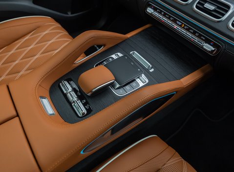 Mercedes-Benz GLS 450 32