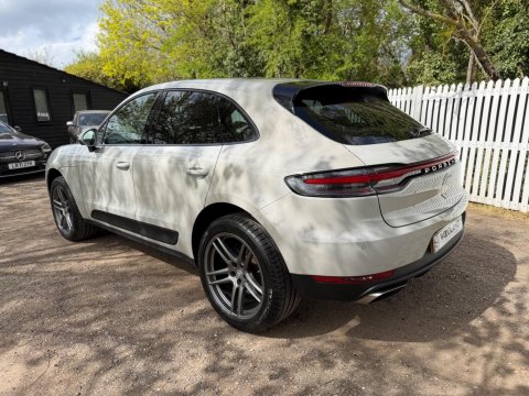 Porsche Macan PDK 12