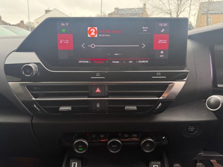 Citroen C4 PURETECH SHINE S/S 11