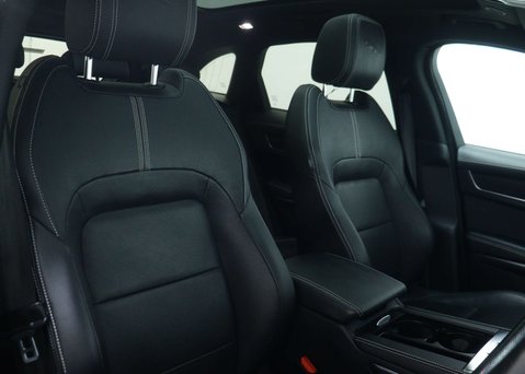Jaguar F-Pace 2.0 P400e 17.1kWh R-Dynamic Black SUV 5dr Petrol Plug-in Hybrid Auto AWD Eu 45
