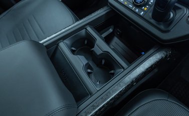 Land Rover Defender OCTA EDITION ONE 31