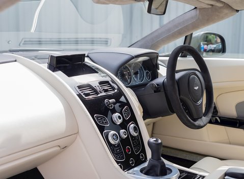 Aston Martin V12 Vantage S Roadster 15