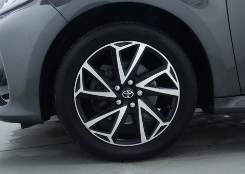 Toyota Yaris 1.5 Yaris Design HEV CVT 5dr 16