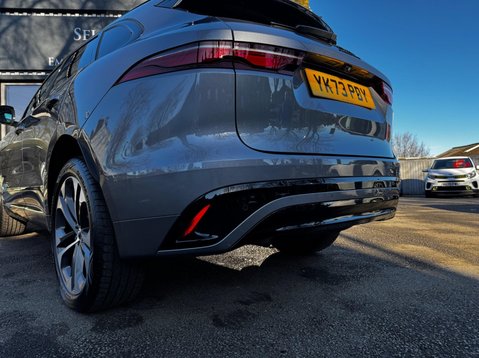Jaguar F-Pace R-DYNAMIC HSE BLACK 41