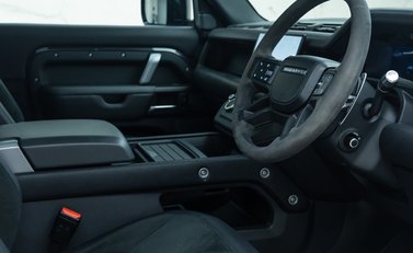 Land Rover Defender 90 V8 CARPATHIAN EDITION 13