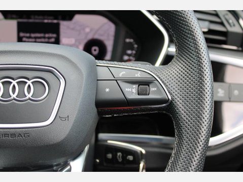 Audi Q3 TFSI S LINE BLACK EDITION 17