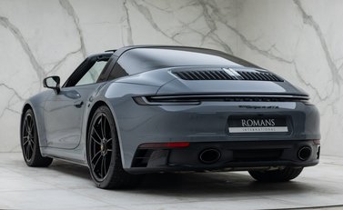 Porsche 911 Targa 4 GTS (992) 13