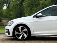 Volkswagen Golf GTI PERFORMANCE TSI DSG 10