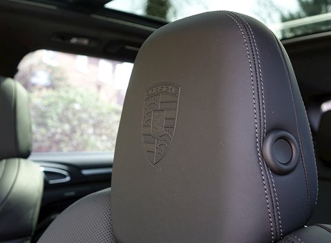 Porsche Cayenne Turbo S 11