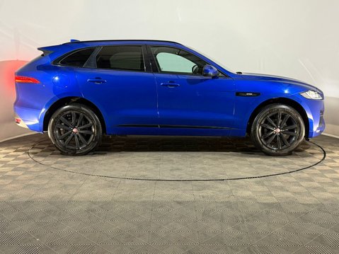 Jaguar F-Pace R-SPORT AWD 4