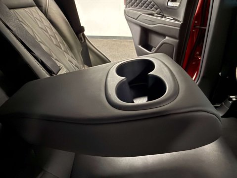 Mitsubishi Outlander 2.4 Outlander Exceed PHEV CVT 4WD 5dr 33