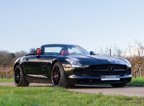 Mercedes-Benz SLS AMG ROADSTER 2