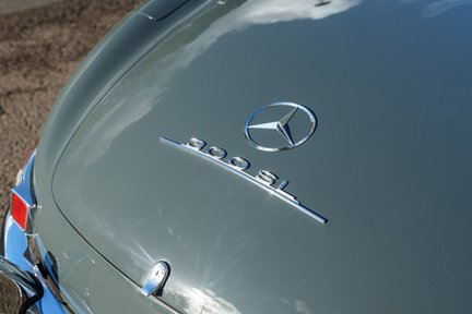 Mercedes-Benz SL 300SL Roadster 13