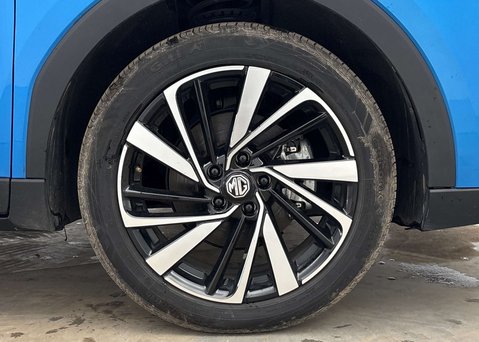 MG ZS HYBRID+ TROPHY 5