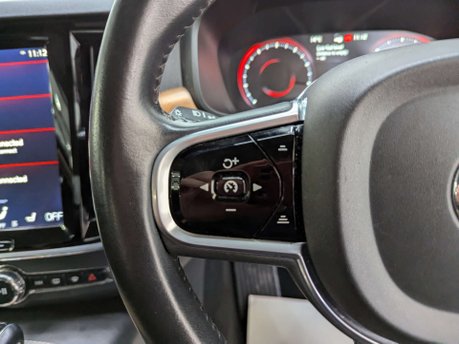 Volvo S90 2.0 S90 Inscription D5 PowerPulse AWD Auto 4WD 4dr 71