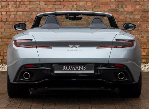 Aston Martin DB11 Volante 5