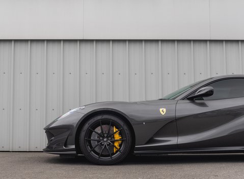 Ferrari 812 Superfast 32