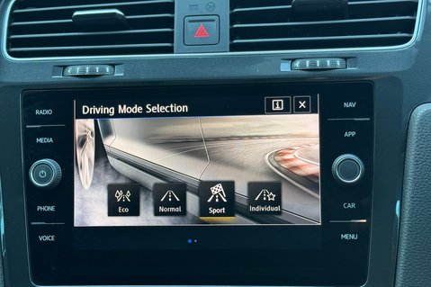 Volkswagen Golf MATCH TDI - 1 OWNER - 11 SERVICES - VAT QUALIFYING - APPLE CAR PLAY 39