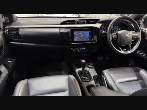 Toyota Hilux INVINCIBLE X 4WD 48V MHEV AUTO 2