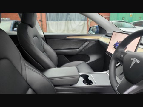 Tesla Model Y LONG RANGE AWD 13