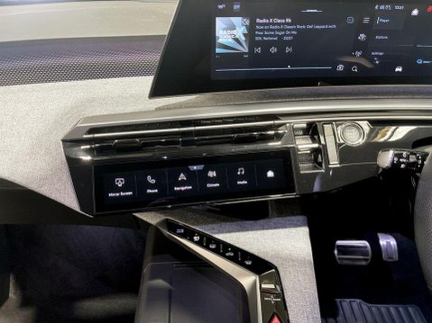 Peugeot 5008 73kWh GT SUV 5dr Electric Auto (210 ps) 1 Owner - Sensors - Bluetooth 18