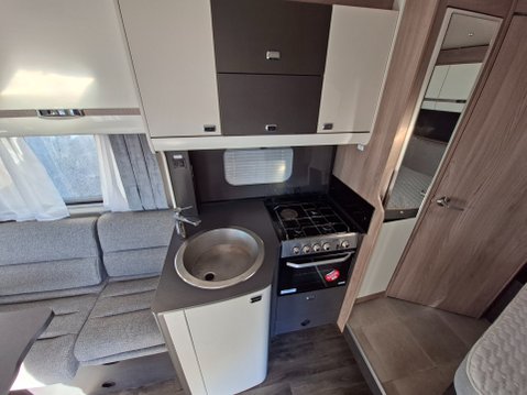 Swift Voyager 564 18