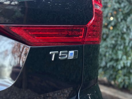 Volvo XC60 2.0 T5 R-Design Auto AWD Euro 6 (s/s) 5dr 37