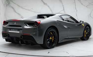 Ferrari 488 SPIDER 8