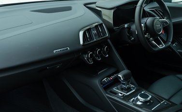 Audi R8 V10 PERFORMANCE CARBON BLACK 16