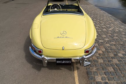 Mercedes-Benz SL Series 300SL Roadster 21