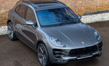 Porsche Macan Turbo 8