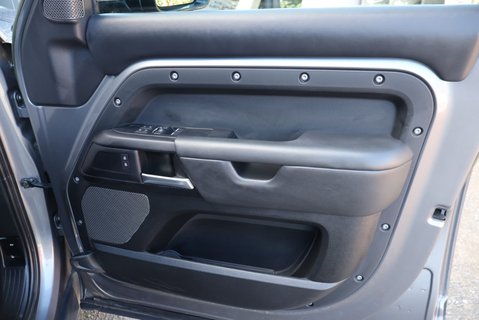 Land Rover Defender 110 HARD TOP MHEV expedition model ask about rear seat conversion 18