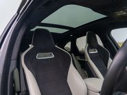 Jaguar F-Pace 5.0 SVR 11