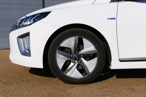 Hyundai IONIQ 1.6 IONIQ Premium SE FHEV Semi-Auto 5dr 8