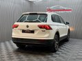 Volkswagen Tiguan 2.0 TDI SE Navigation 4Motion Euro 6 (s/s) 5dr 9
