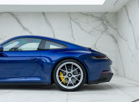 Porsche 911 GT3 Touring (992) 38