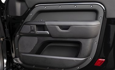 Land Rover Defender 90 V8 21