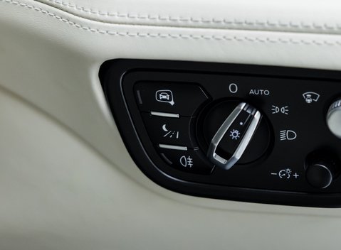 Bentley Bentayga V8 AZURE EWB First Edition 30