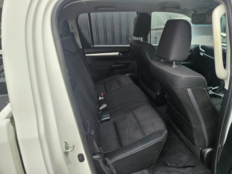 Toyota Hilux ICON 4WD D-4D DCB 8