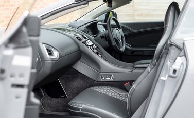Aston Martin Vanquish Volante 17
