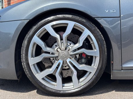 Audi R8 .2 FSI V10 Coupe 2dr Petrol S Tronic quattro Euro 5 (525 ps) 4