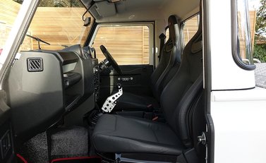 Land Rover Defender 90 Bowler Edition 10