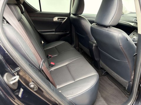 Lexus CT 1.8 CT 200h Luxury CVT 5dr 18