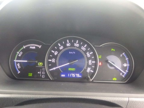 Toyota Voxy Hybrid 9