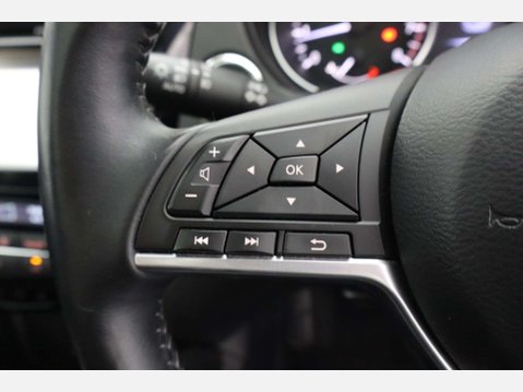 Nissan Qashqai 1.2 Qashqai N-Connecta DiG-T 5dr 35