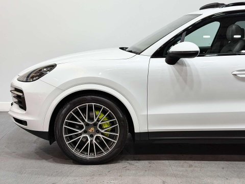 Porsche Cayenne 3.0 V6 E-Hybrid 14kWh SUV 5dr Petrol Plug-in Hybrid TiptronicS 4WD Euro 6 ( 18