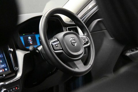 Volvo XC60 2.0 XC60 + B5 MHEV AWD Auto 4WD 5dr 4