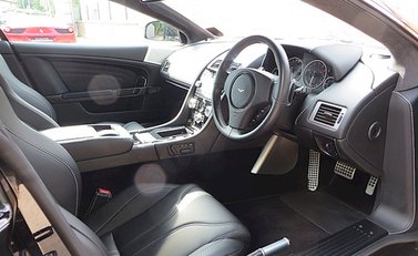 Aston Martin DBS Carbon Black 11